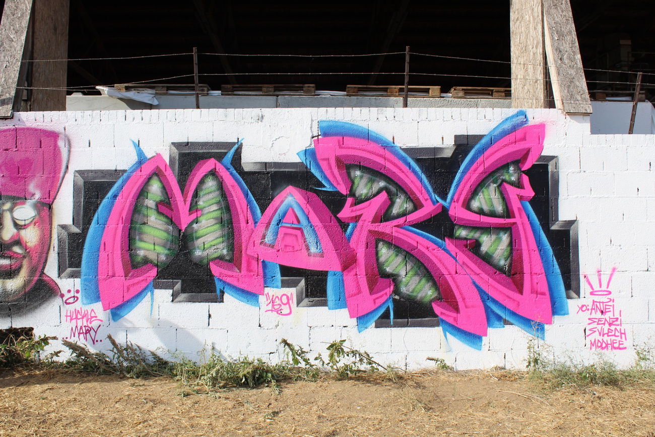 Graffiti Wall - Photo by huckleMary (2018)