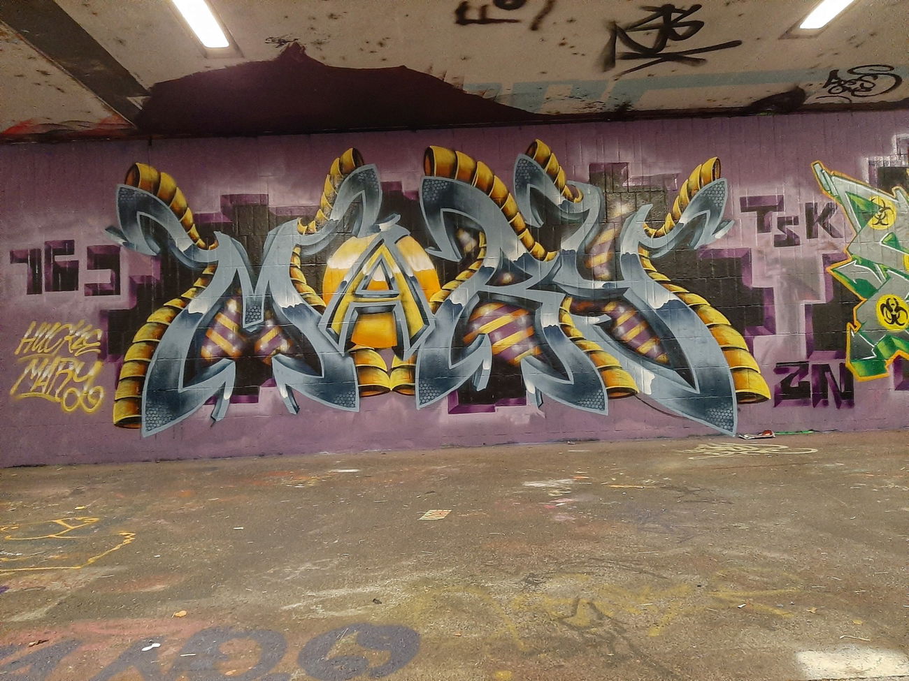 Graffiti Wall - Photo by huckleMary - graffiti, mary, hucklemary (2020)