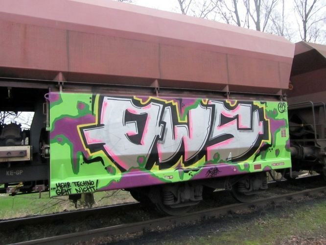 Graffiti Train in Germany - Photo by iPuke - hmb, qws, duisburg