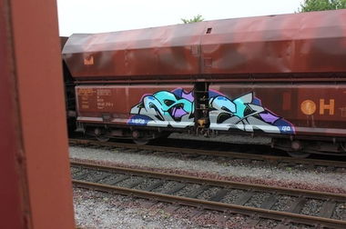 Graffiti Train in Germany - Photo by iPuke - hmb, qws, duisburg