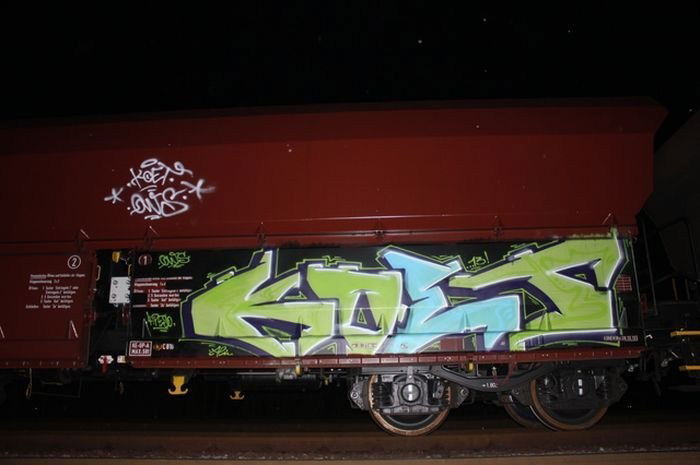 Graffiti Train in Germany - Photo by iPuke - hmb, qws, duisburg