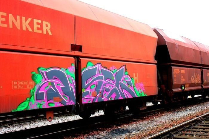 Graffiti Train in Germany - Photo by iPuke - hmb, qws, duisburg