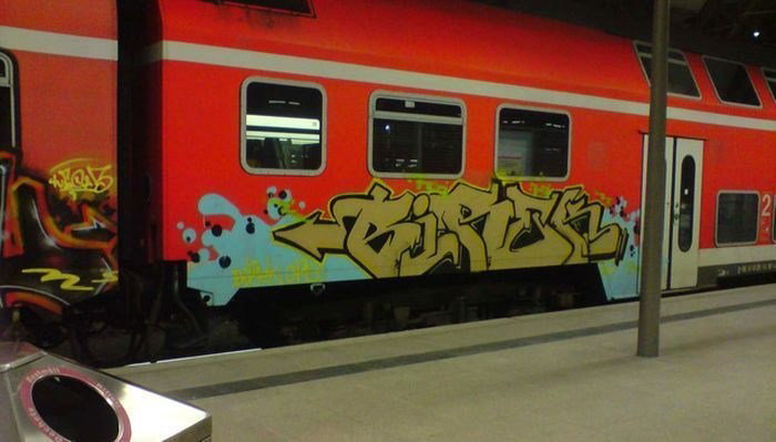 Graffiti Train in Germany - Photo by iPuke - hmb, qws, duisburg