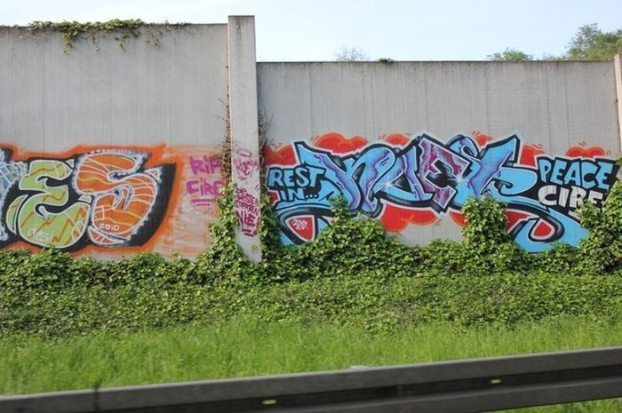 Graffiti Bombing in Germany - Photo by iPuke - hmb, qws, duisburg