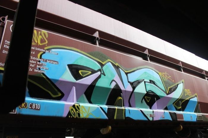 Graffiti Train in Germany - Photo by iPuke - hmb, qws, duisburg