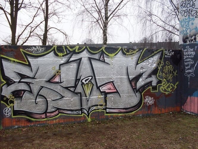 Graffiti Bombing in Germany - Photo by iPuke - hmb, qws, duisburg