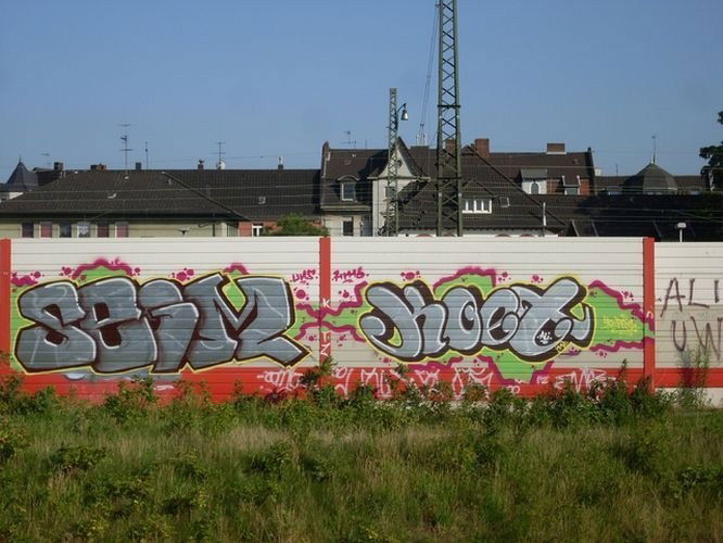 Graffiti Bombing in Germany - Photo by iPuke - hmb, qws, duisburg