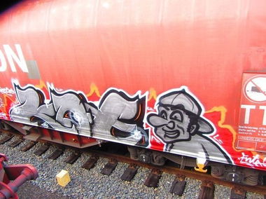 Graffiti Train in Germany - Photo by iPuke - hmb, qws, duisburg
