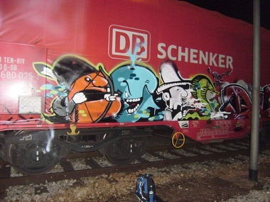 Graffiti Train in Germany - Photo by iPuke - hmb, qws, duisburg