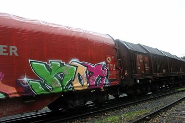 Graffiti Train in Germany - Photo by iPuke - hmb, qws, duisburg