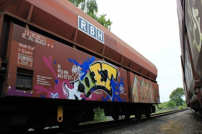Graffiti Train in Germany - Photo by iPuke - hmb, qws, duisburg