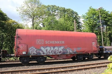 Graffiti Train in Germany - Photo by iPuke - hmb, qws, duisburg