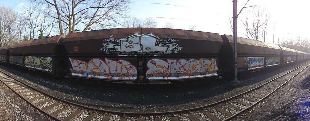 Graffiti Train in Germany - Photo by iPuke - hmb, qws, duisburg