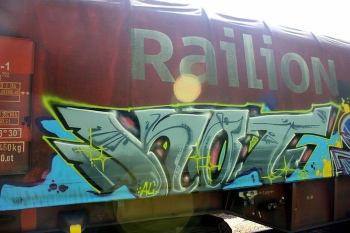 Graffiti Train in Germany - Photo by iPuke - hmb, qws, duisburg