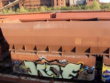 Graffiti Train in Germany - Photo by iPuke - hmb, qws, duisburg