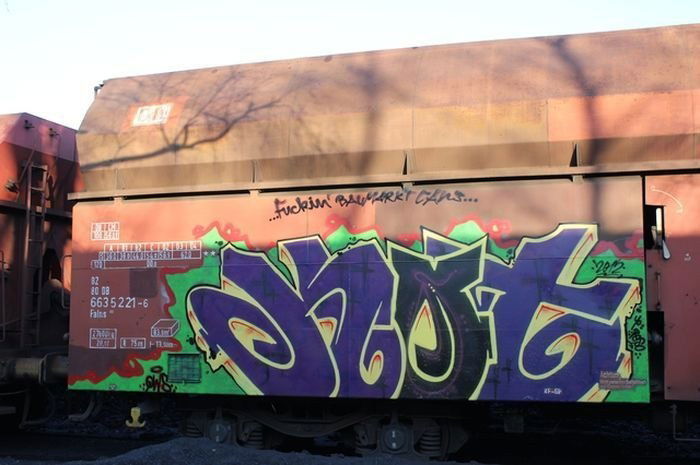 Graffiti Train in Germany - Photo by iPuke - hmb, qws, duisburg