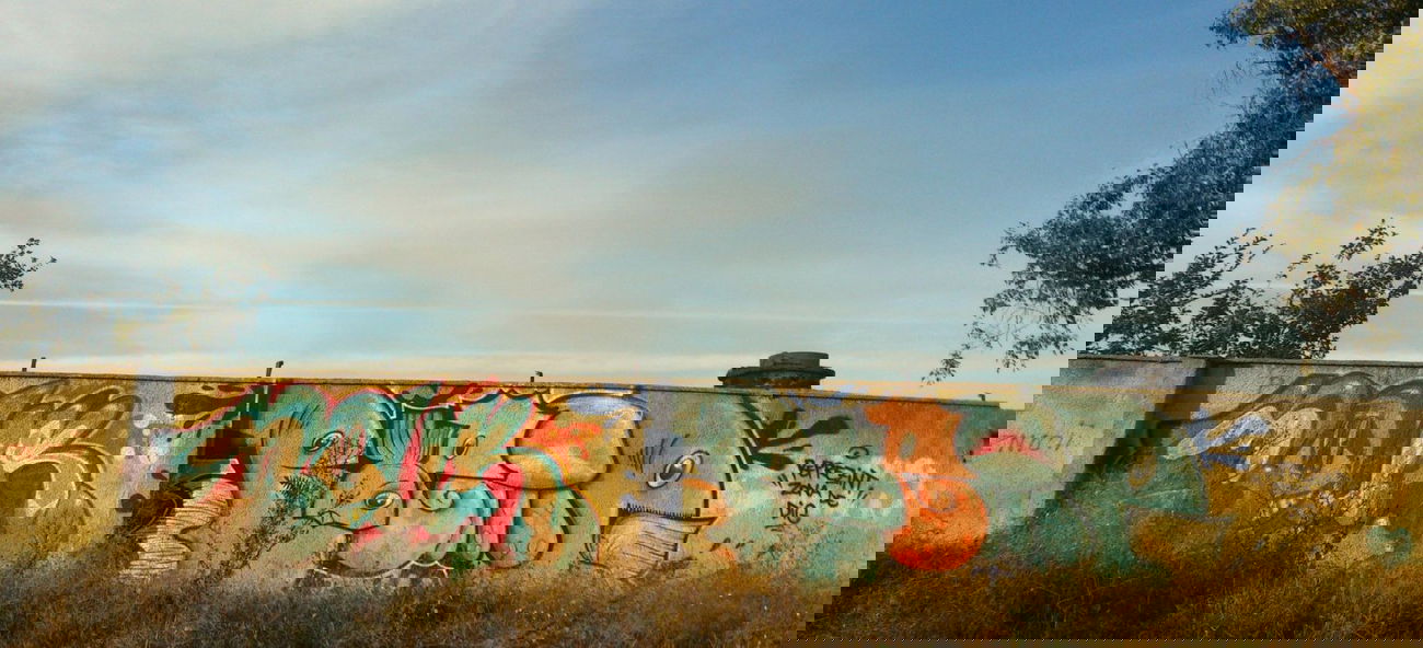 Graffiti Wall in Constan?a - Photo by iammok1 - "mouk", "boeme", "trackside" (2013)