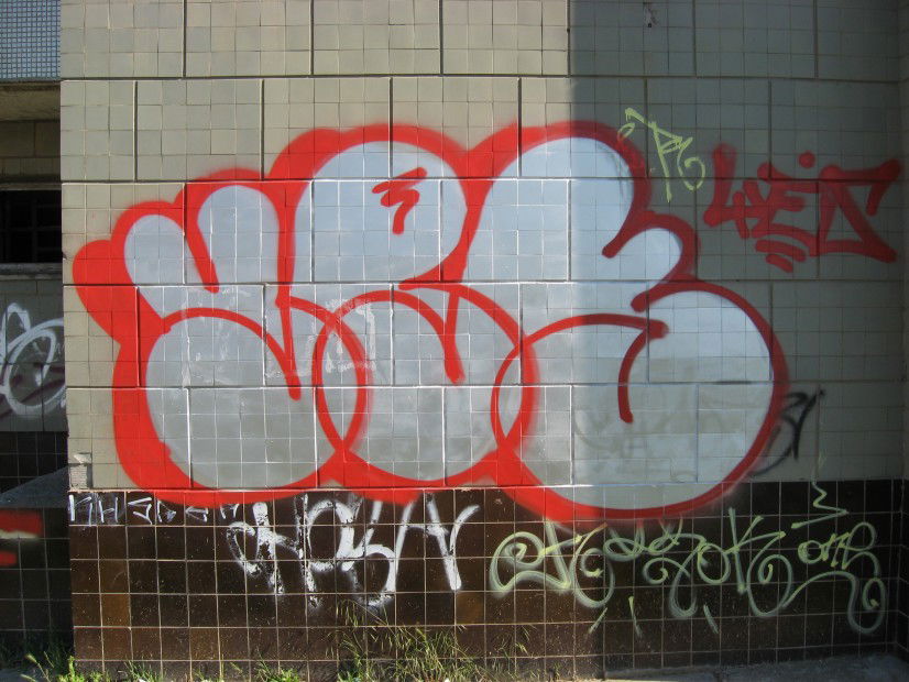 Graffiti Bombing - Photo by ies92