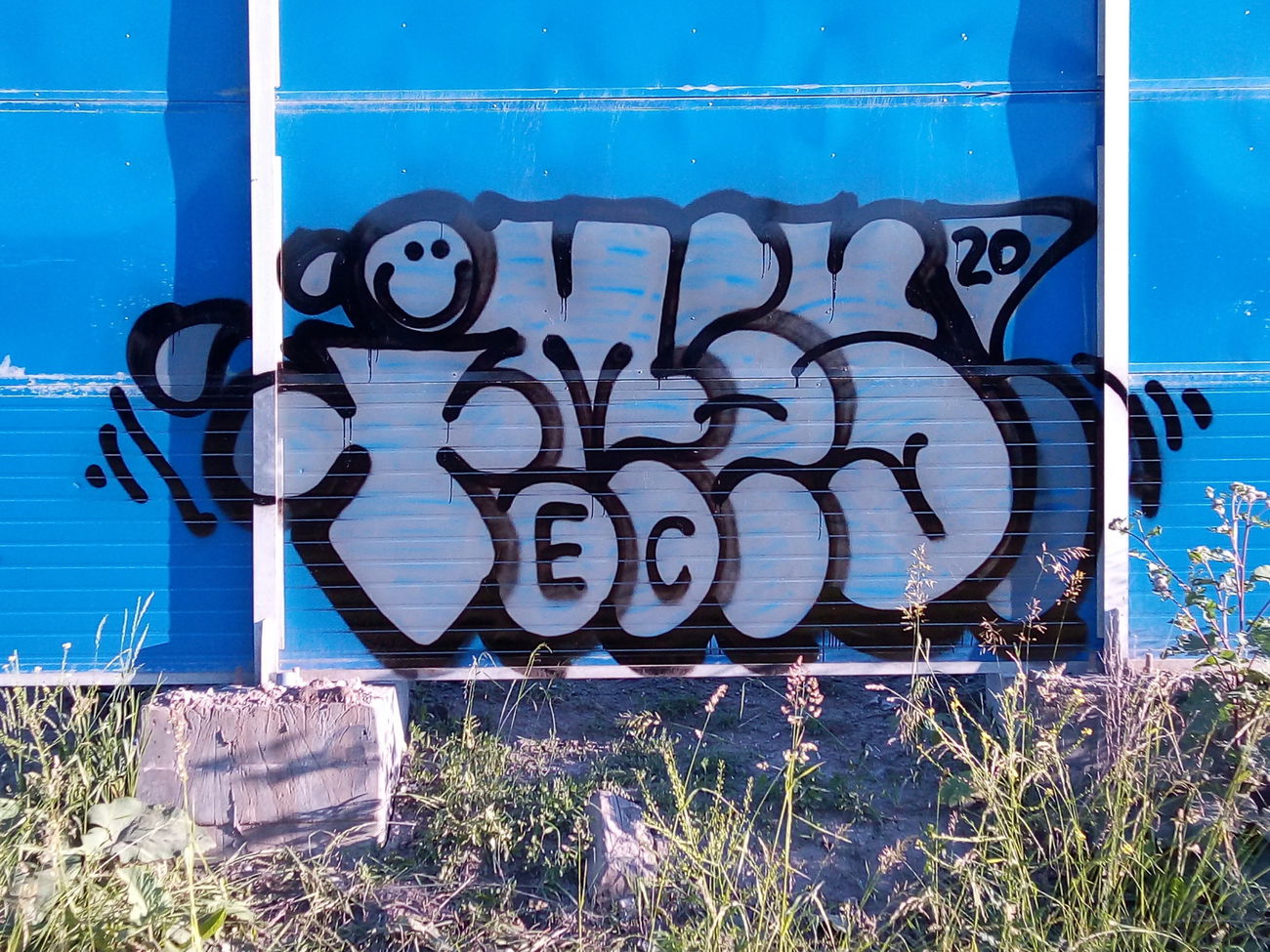 Graffiti Wall - Photo by imes