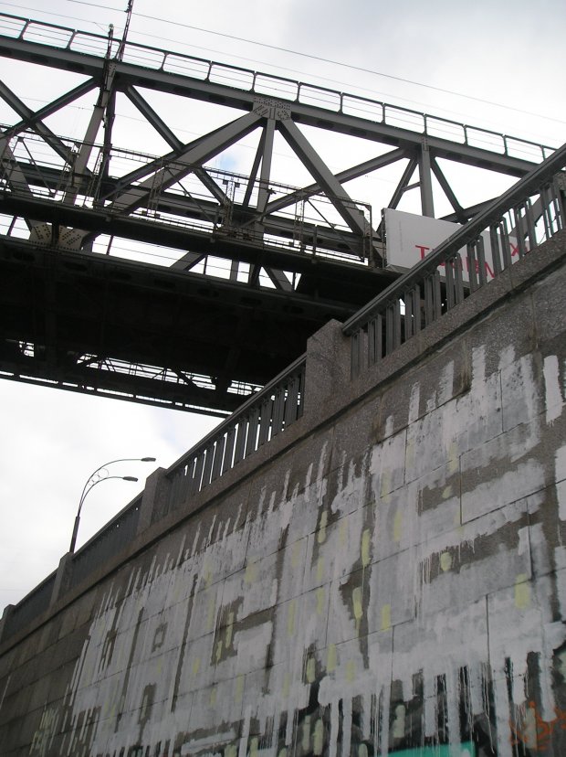 Graffiti Bombing - Photo by inkfcr - 4aske (2012)