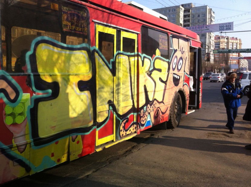 Graffiti Bombing in Vladivostok - Photo by inkz - inkz, moskito (2012)