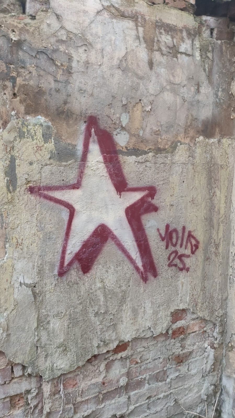 Graffiti Wall - Photo by inspektoruchu - zwwbsc