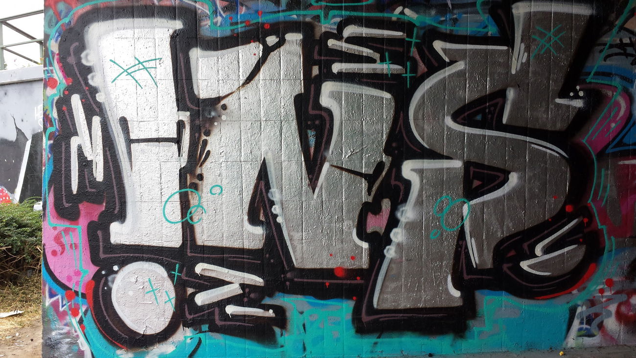 Graffiti Wall - Photo by insvnez