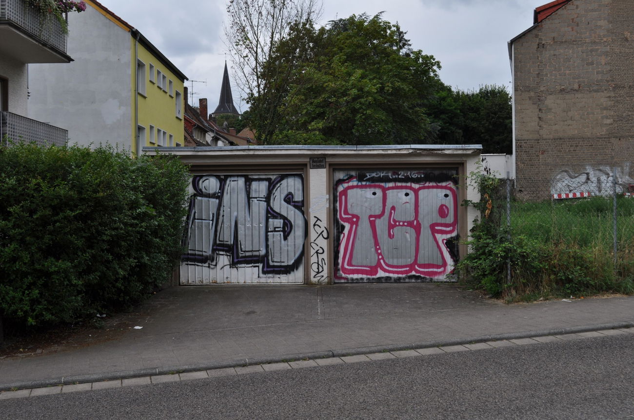 Graffiti Wall - Photo by insvnez