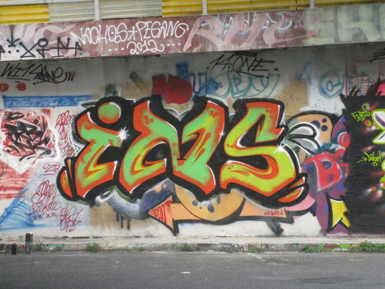 Graffiti Wall - Photo by insvnez