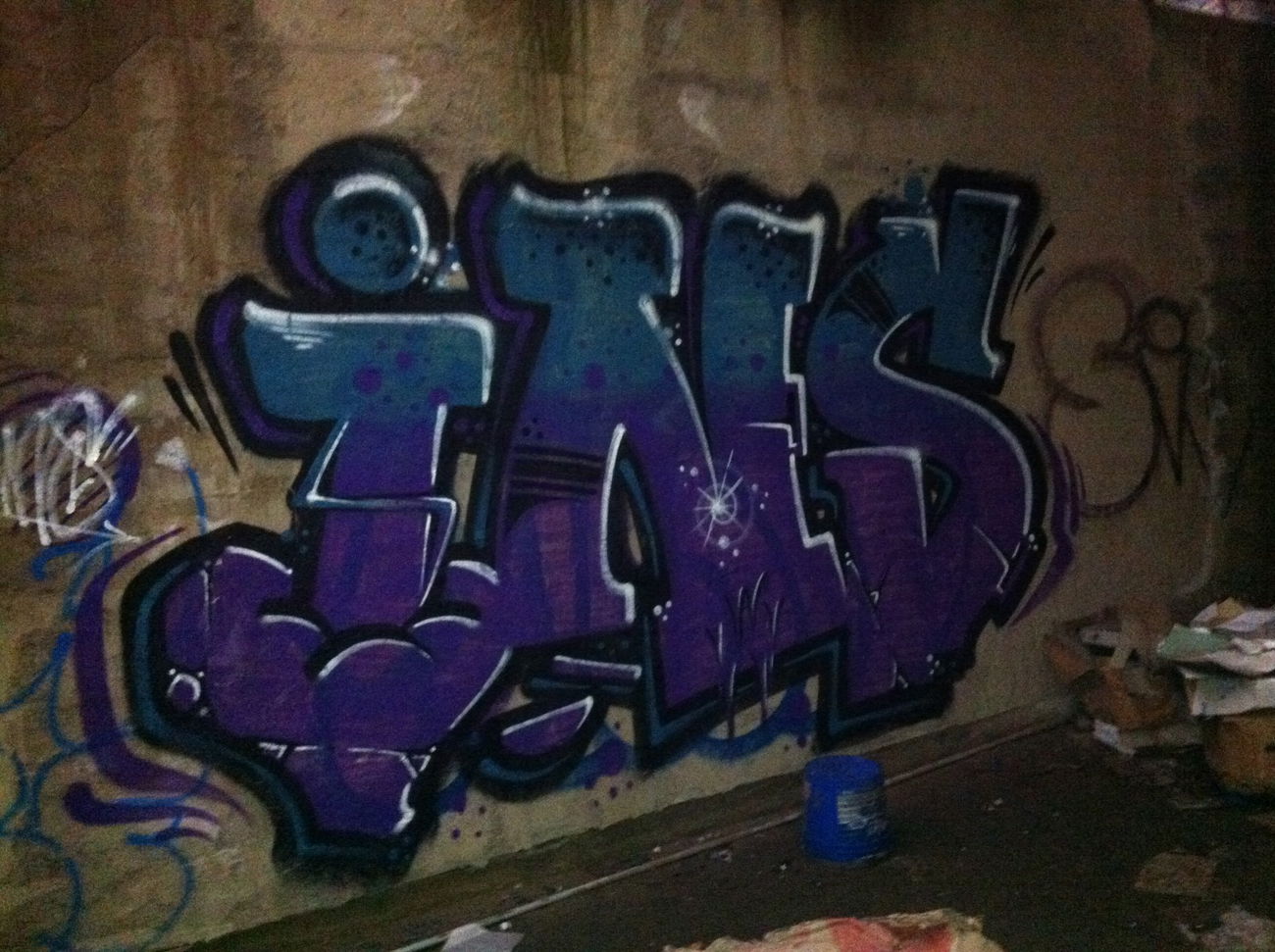 Graffiti Wall - Photo by insvnez