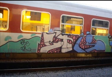 Graffiti Train - Photo by iobe1