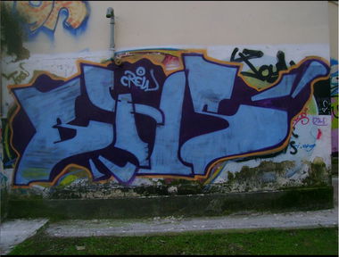 Graffiti Wall - Photo by iobe1