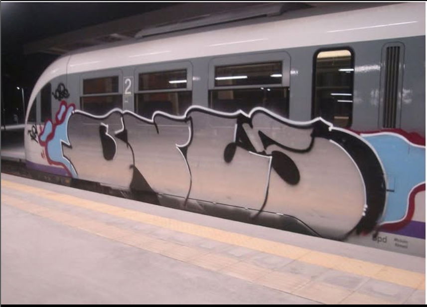 Graffiti Train - Photo by iobe1