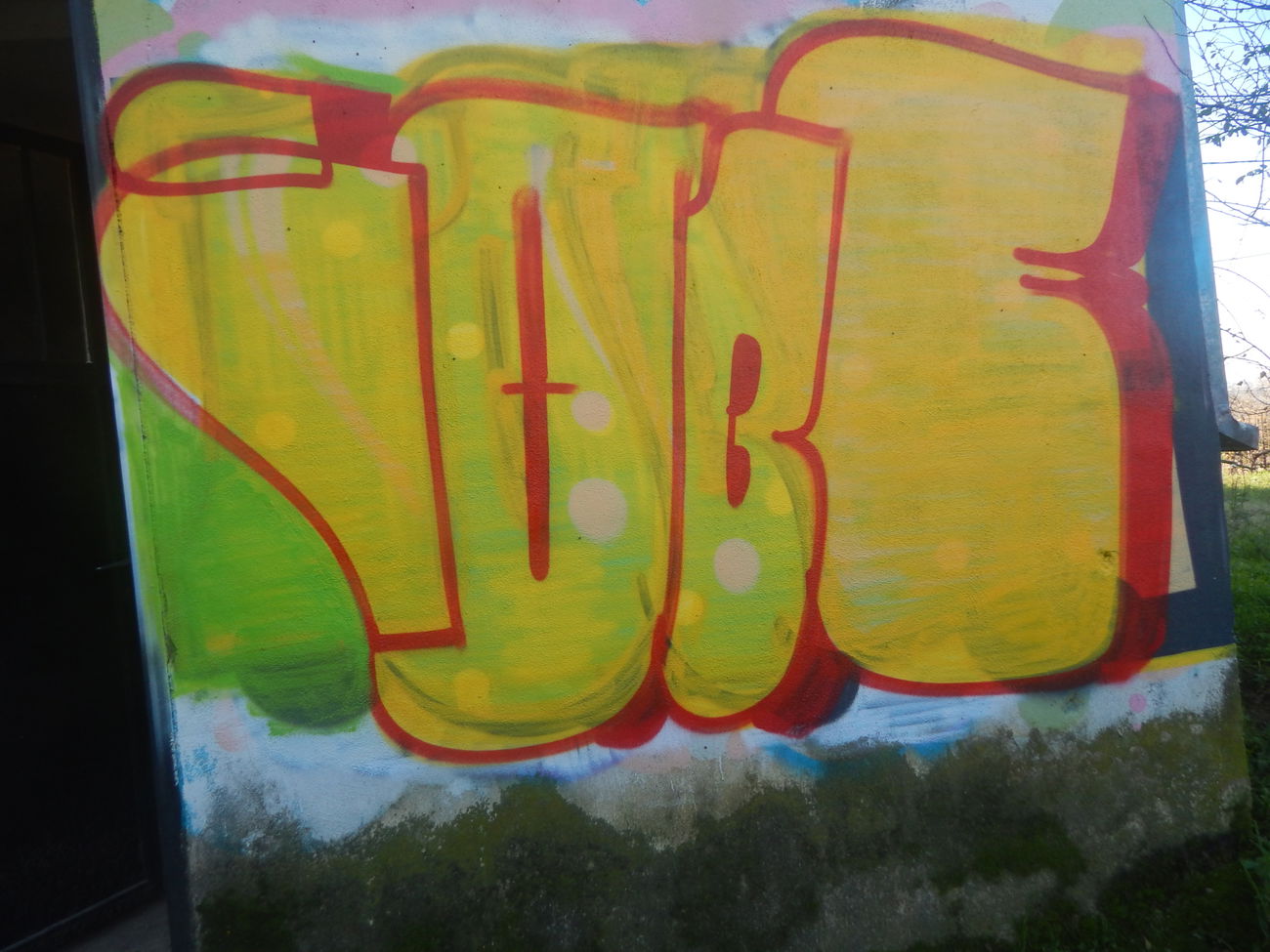 Graffiti Wall - Photo by iobe1