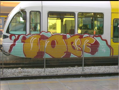 Graffiti Train - Photo by iobe1