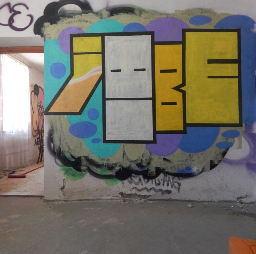 Graffiti Wall - Photo by iobe1