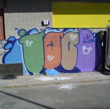 Graffiti Wall - Photo by iobe1