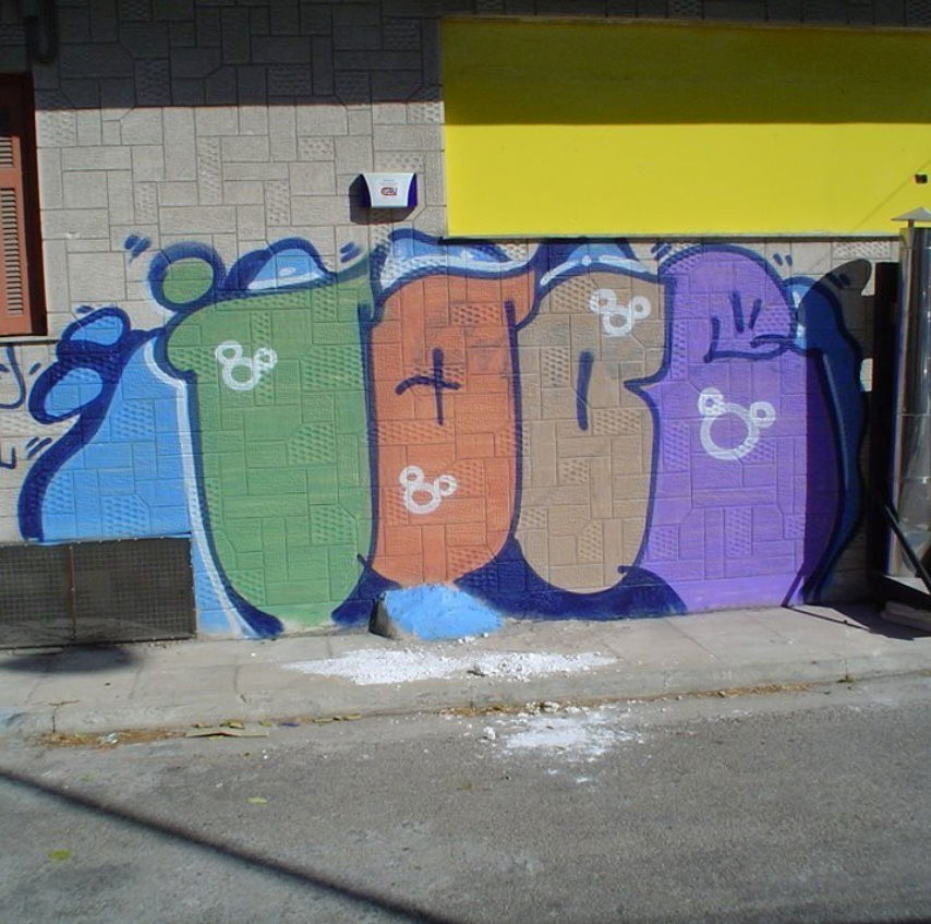 Graffiti Wall - Photo by iobe1