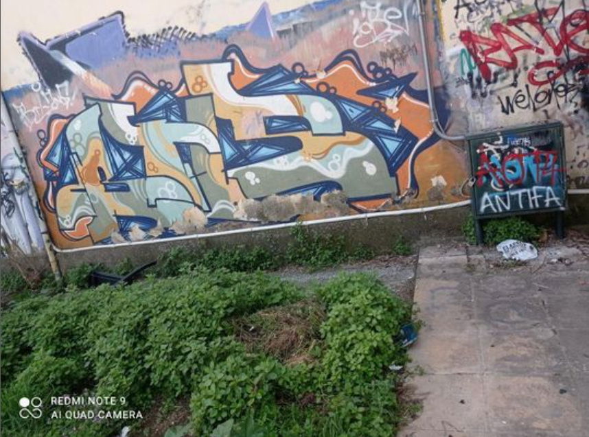 Graffiti Wall - Photo by iobe1