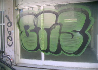 Graffiti Wall - Photo by iobe1