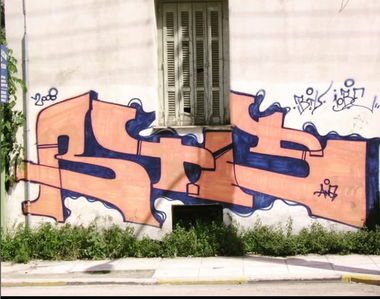 Graffiti Wall - Photo by iobe1