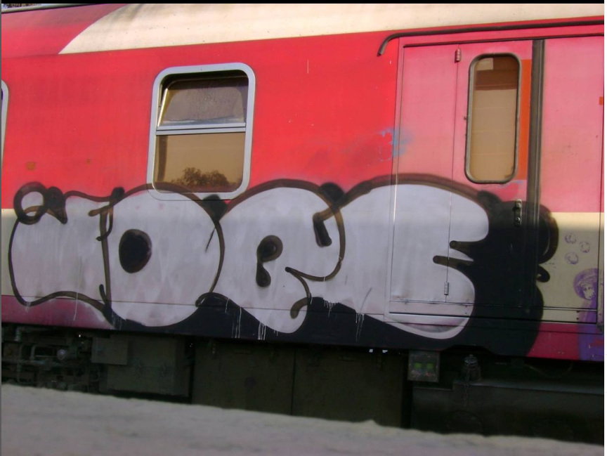 Graffiti Train - Photo by iobe1