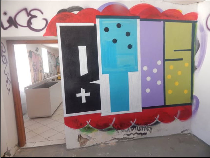 Graffiti Wall - Photo by iobe1