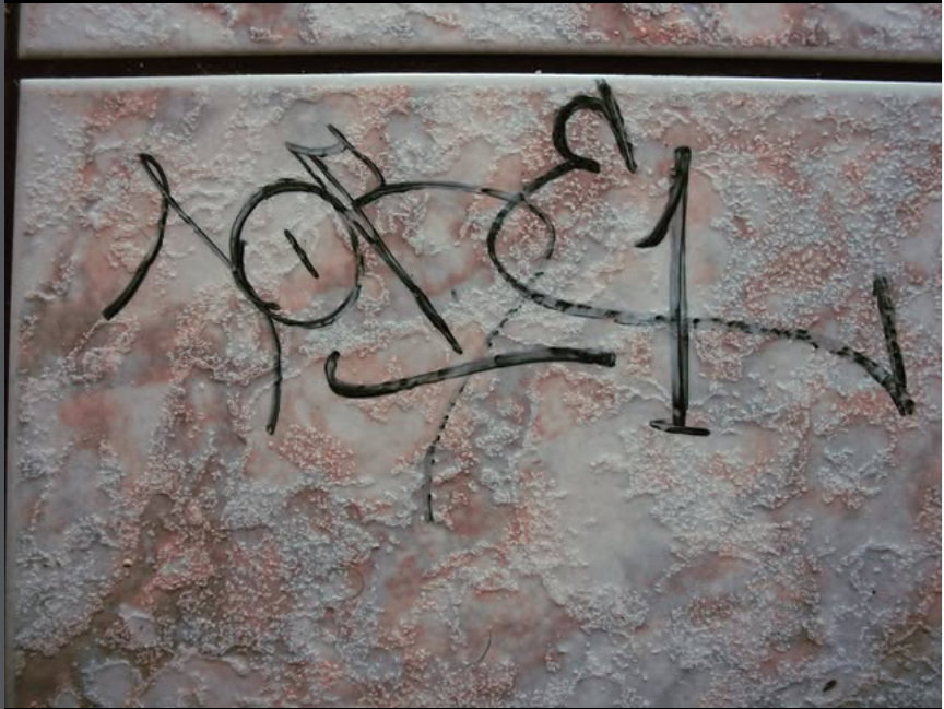 Graffiti Artwork - Photo by iobe1