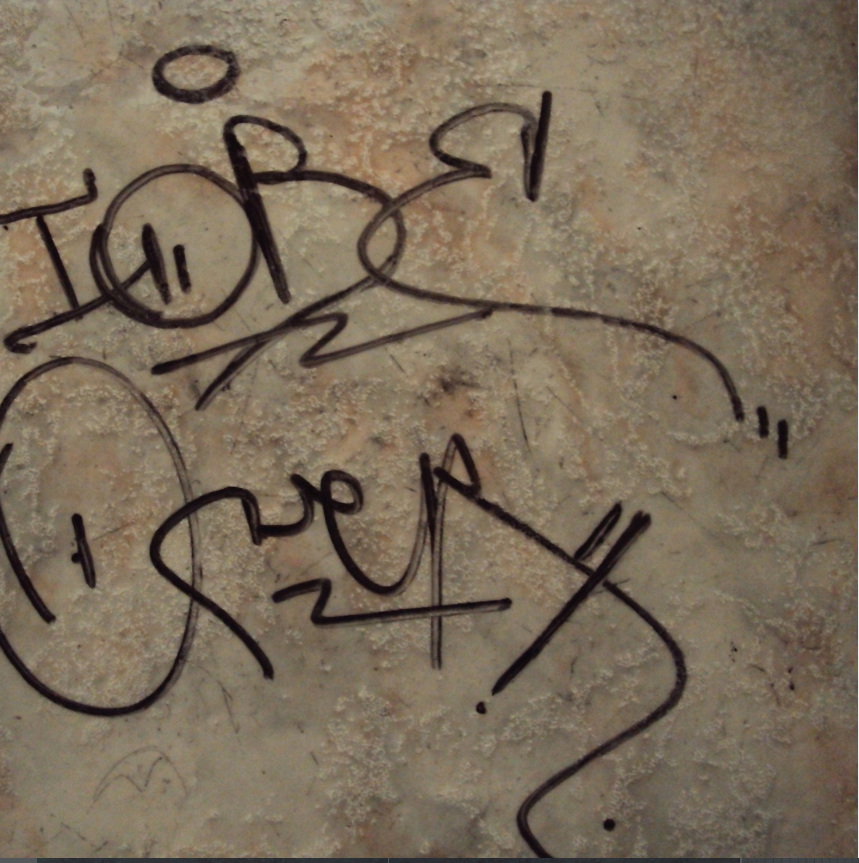 Graffiti Artwork - Photo by iobe1