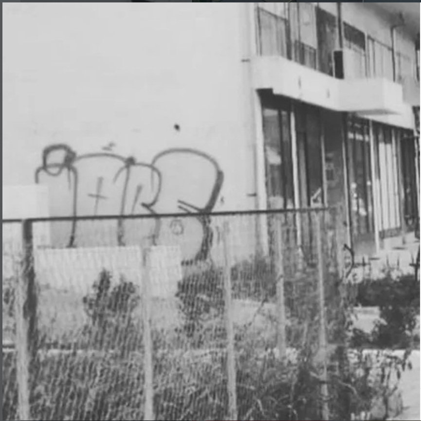 Graffiti Wall - Photo by iobe1