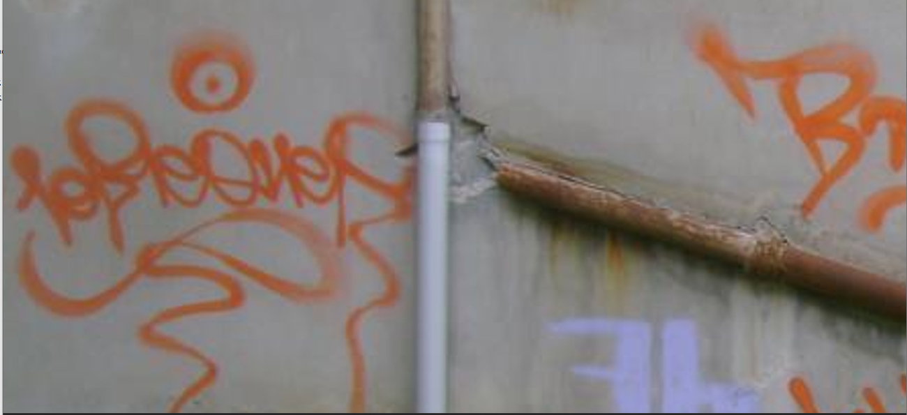 Graffiti Artwork - Photo by iobe1