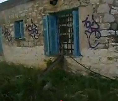 Graffiti Artwork - Photo by iobe1