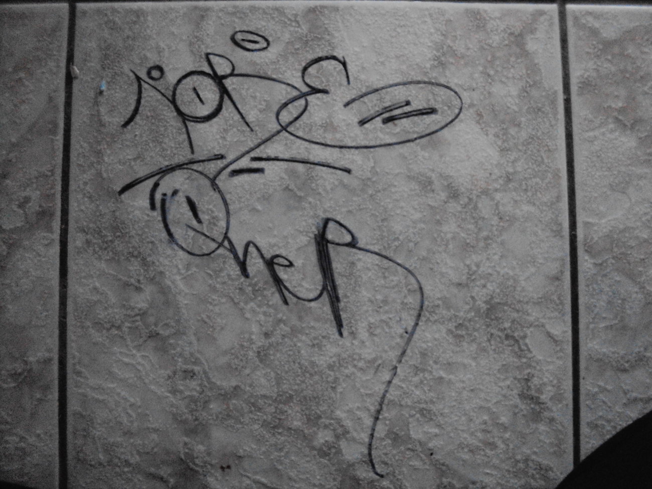 Graffiti Artwork - Photo by iobe1