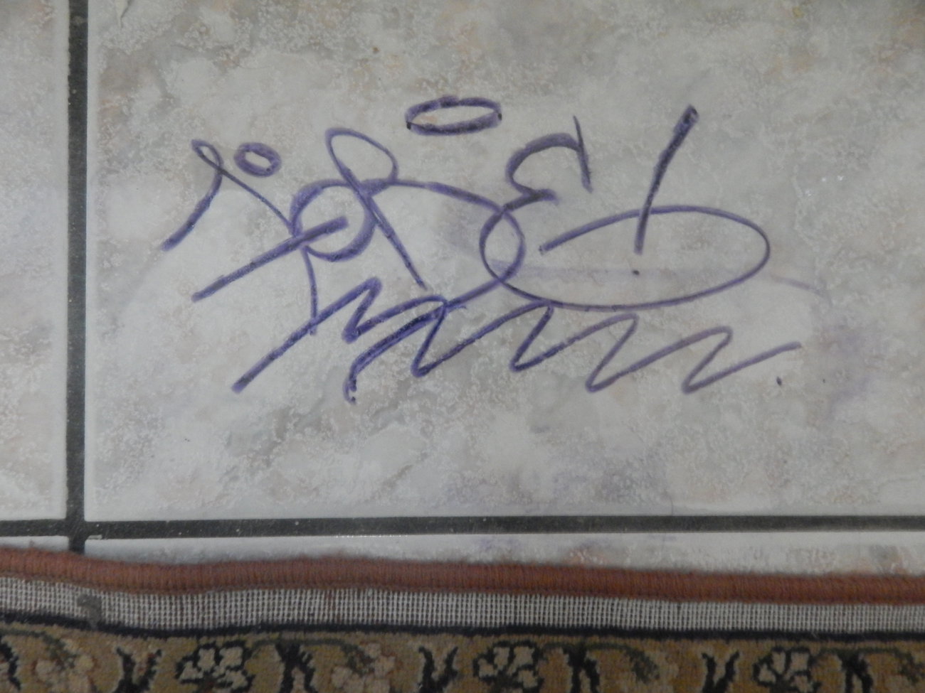 Graffiti Artwork - Photo by iobe1